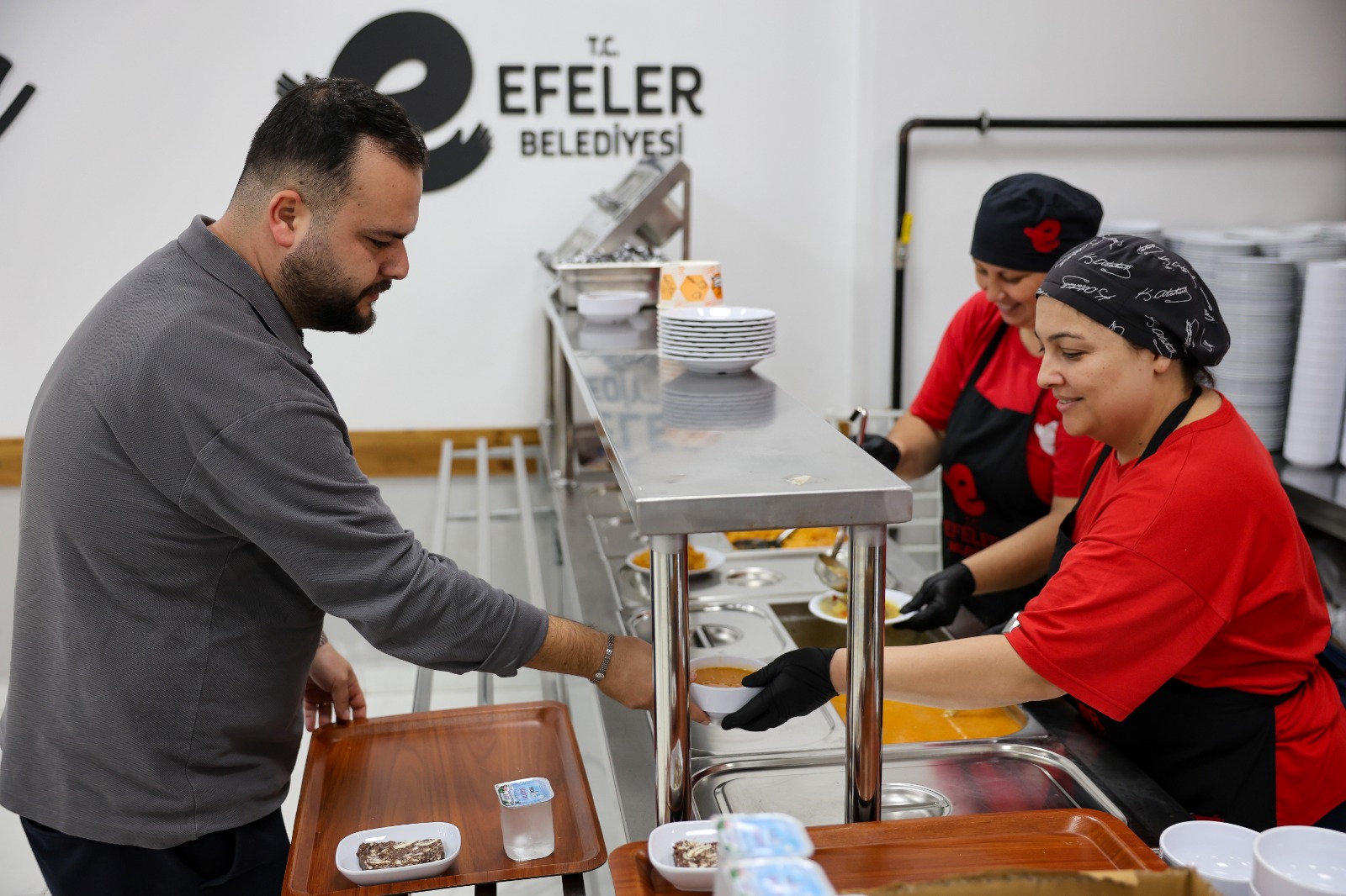 Efeler Belediyesi’nin Kent Lokantası, yapılan yeni düzenlemeyle haftanın altı günü