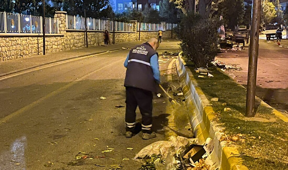 Aydın’ın Efeler ilçesinde semt pazarlarında tezgâhların kaldırılmasının ardından belediye ekipleri