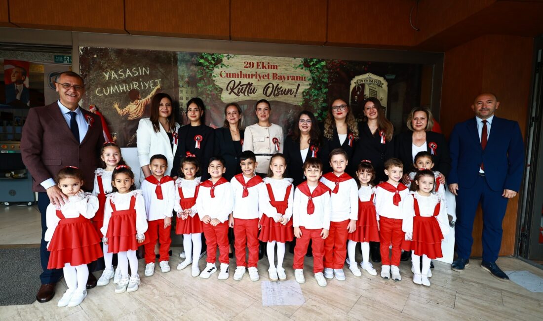 Efes Selçuk’ta 29 Ekim Cumhuriyet Bayramı kutlamaları, çocukların Belediye Başkanı