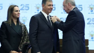 İzmir Büyükşehir Belediye Başkanı Cemil Tugay, AKP’ye geçişinin ardından ilk