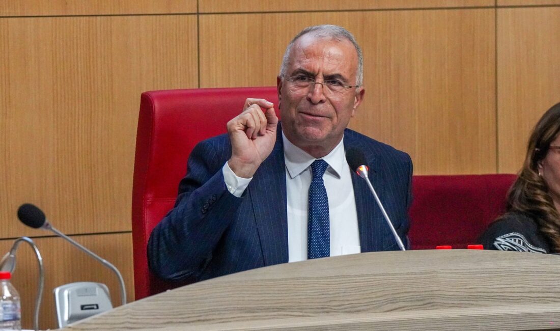 Gaziemir’in 2027 bütçesi 2,7 milyar TL: Ünal Işık’tan 562 milyon liralık kesinti çıkışı Gaziemir Belediyesi’nin 2027 yılı için hazırladığı 2 milyar 700 milyon