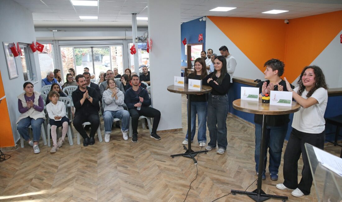 Karşıyaka Belediyesi, Cumhuriyet Bayramı kapsamında Genç Yaka’da bilgi yarışması düzenledi.