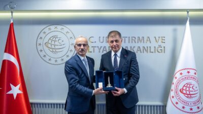 İzmir Büyükşehir Belediye Başkanı Cemil Tugay ve AKP İzmir İl