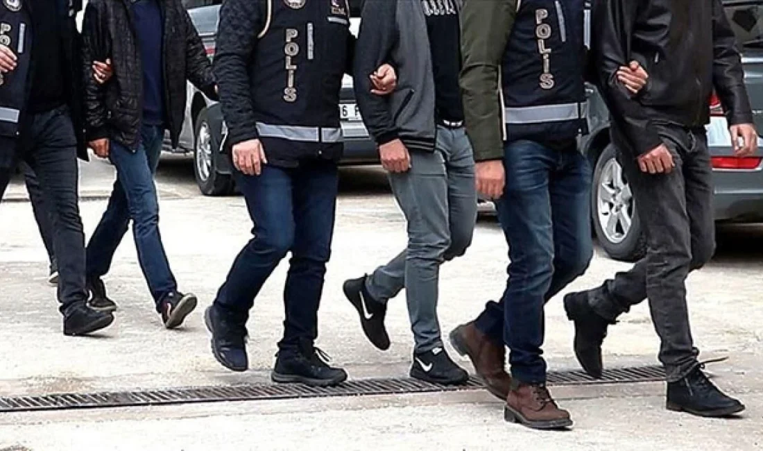 İzmir merkezli 4 ilde FETÖ/PDY operasyonu: 21 şüpheli gözaltına alındı İzmir Cumhuriyet Başsavcılığı koordinasyonunda FETÖ/PDY’ye yönelik yürütülen soruşturma kapsamında, İzmir