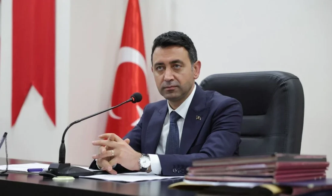 Bayraklı Belediye Başkanı İrfan Önal, CHP’den istifa etti. Önal’ın önümüzdeki