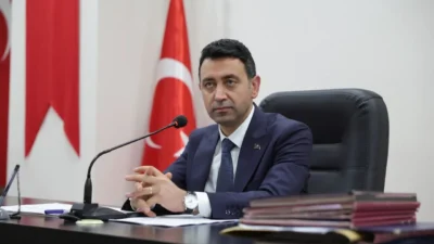 Bayraklı Belediye Başkanı İrfan Önal, CHP’den istifa etti. Önal’ın önümüzdeki