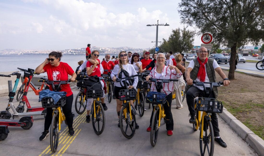 İzmir’de Cumhuriyet coşkusu engelleri aştı! İşitme engelliler pedal çevirdi İzmir Büyükşehir Belediyesi, 29 Ekim Cumhuriyet Bayramı etkinlikleri kapsamında sağır