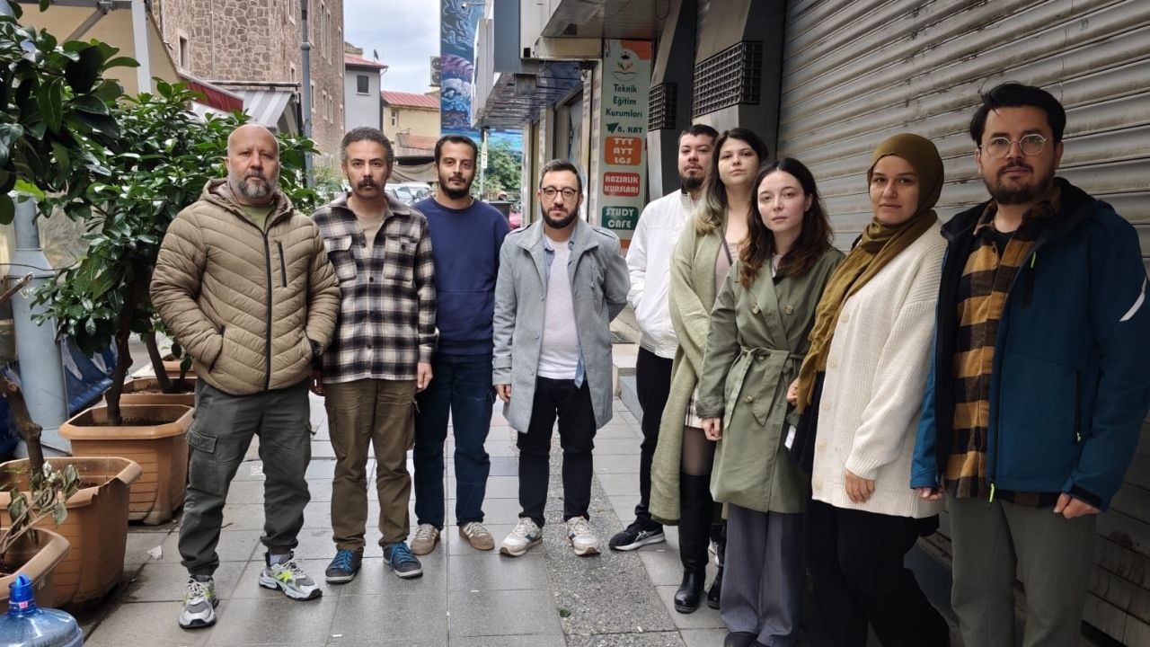 İzmir merkezli dijital haber portalı Manşetiz’de çalışan 12 gazeteci, maaş