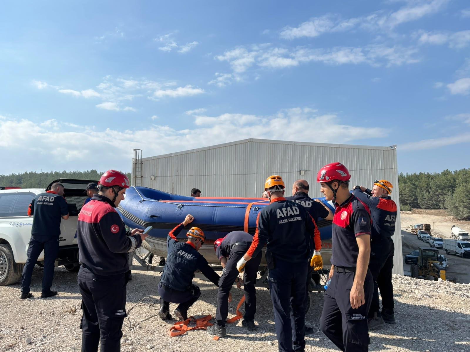 İzmir’in Buca ilçesinde katı atık döküm sahasındaki çamur depolama alanına