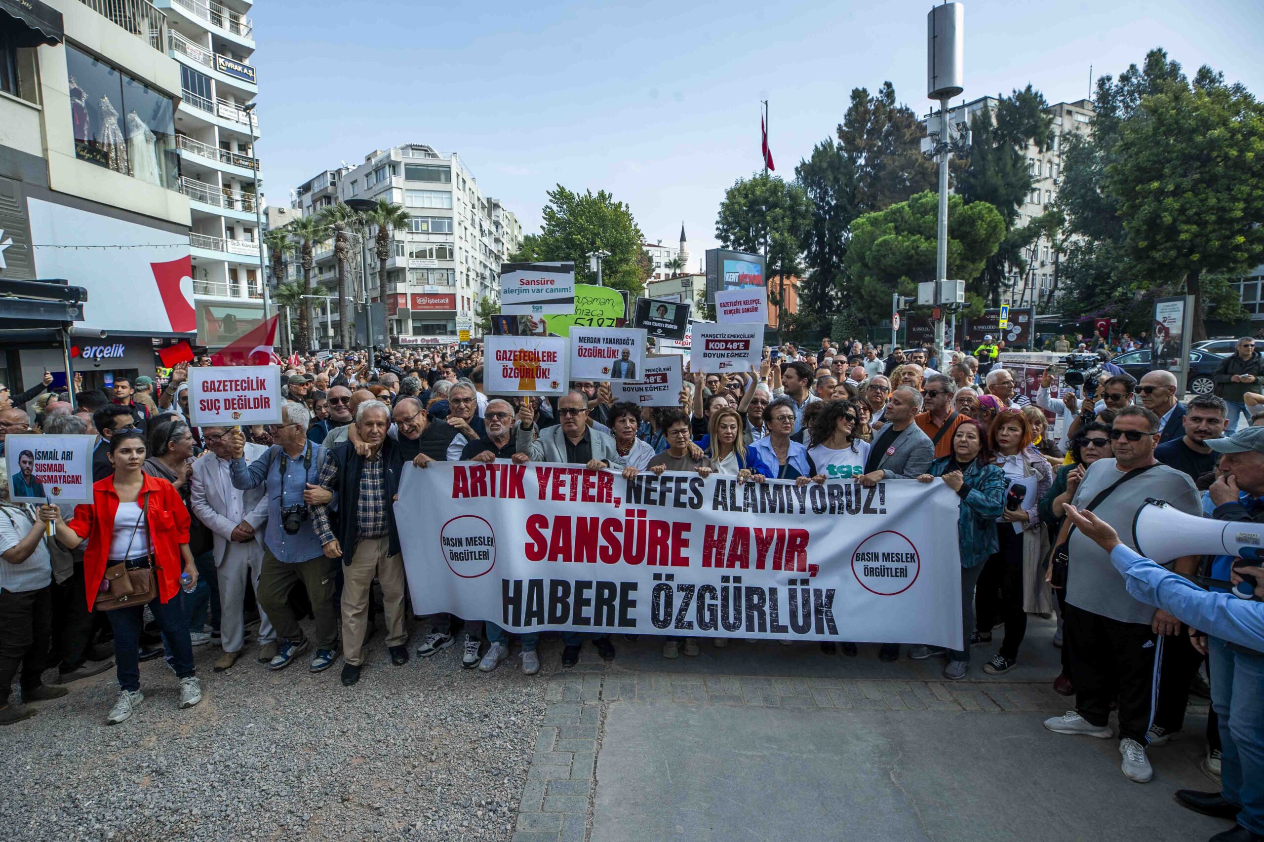 Gazetecilere yönelik gözaltı, tutuklama ve ev hapsi uygulamaları ile medya