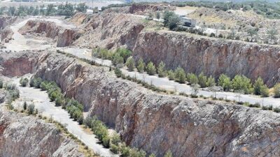 İzmir Büyükşehir Belediyesi, hafriyat toprağını kontrollü sahalarda yöneterek çevreye zarar