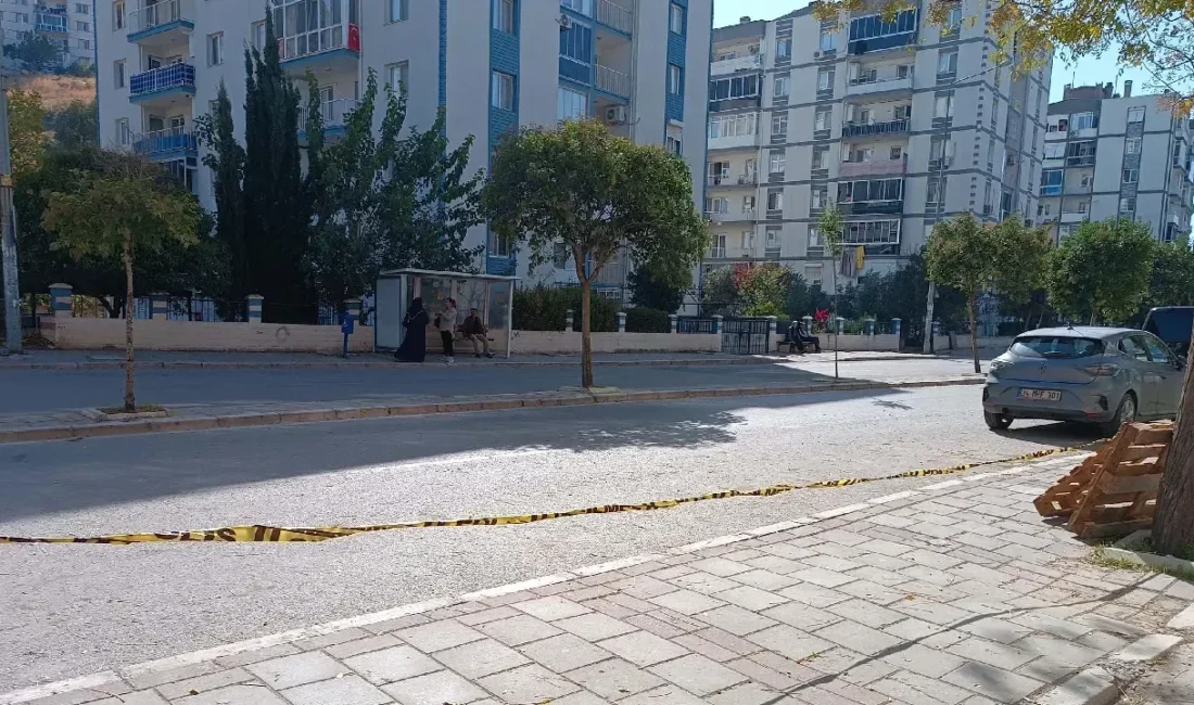 İzmir’de kardeş cinayeti: Emekli astsubay kardeşini öldürdü! İzmir’in Çiğli ilçesinde 65 yaşındaki emekli astsubay B.G., tartıştığı 62