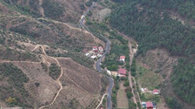 İzmir Büyükşehir Belediye Başkanı Cemil Tugay’ın Kiraz ziyareti sırasında verdiği