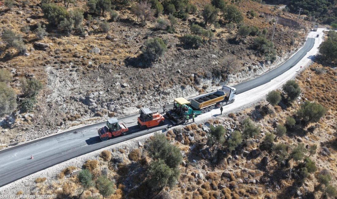 İzmir’in kuzeyinde yol atağı: 21 kilometrelik güzergâhta çalışmalar! İzmir Büyükşehir Belediyesi, kuzey ilçelerindeki yol yenileme çalışmalarını sürdürüyor. Bergama’da