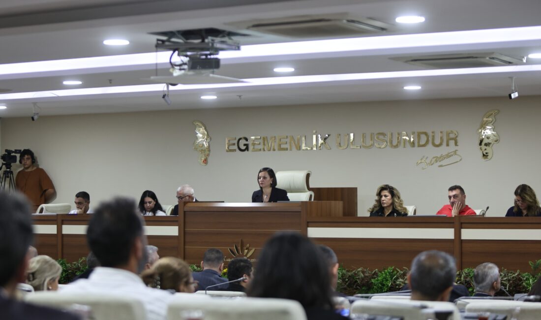 Karabağlar Belediyesi Meclisi’nde 2027 yılı bütçesi öncesinde siyasi dengeler değişti.