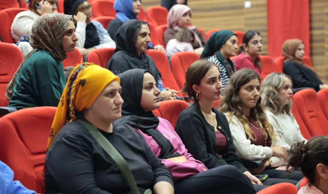Konak’ta Aile İçi Farkındalık Seminerleri başlıyor Konak Belediyesi’nin Rotary Bölge 2440 Federasyonu iş birliğiyle düzenlediği “Aile