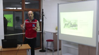 Konak Belediyesi’nin afet farkındalığını artırmaya yönelik eğitimleri devam ediyor. Semt