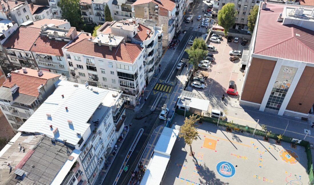 Konak’ta beş okulun kullandığı sokak yenilendi: Veliler rahat nefes aldı İzmir’in Konak ilçesinde beş okulun birden kullandığı 156 Sokak’ta yapılan