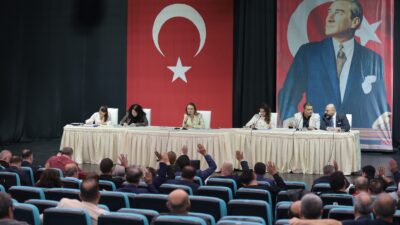 Konak Belediye Meclisi, mahalle sınırlarının yeniden düzenlenmesine ilişkin kararı oy