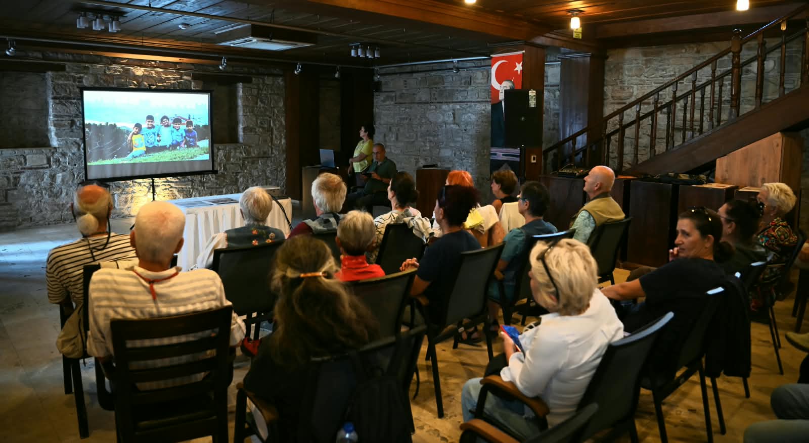 Kuşadası Belediyesi İbramaki Sanat Galerisi, “6 Göz, 6 Farklı Dünya,