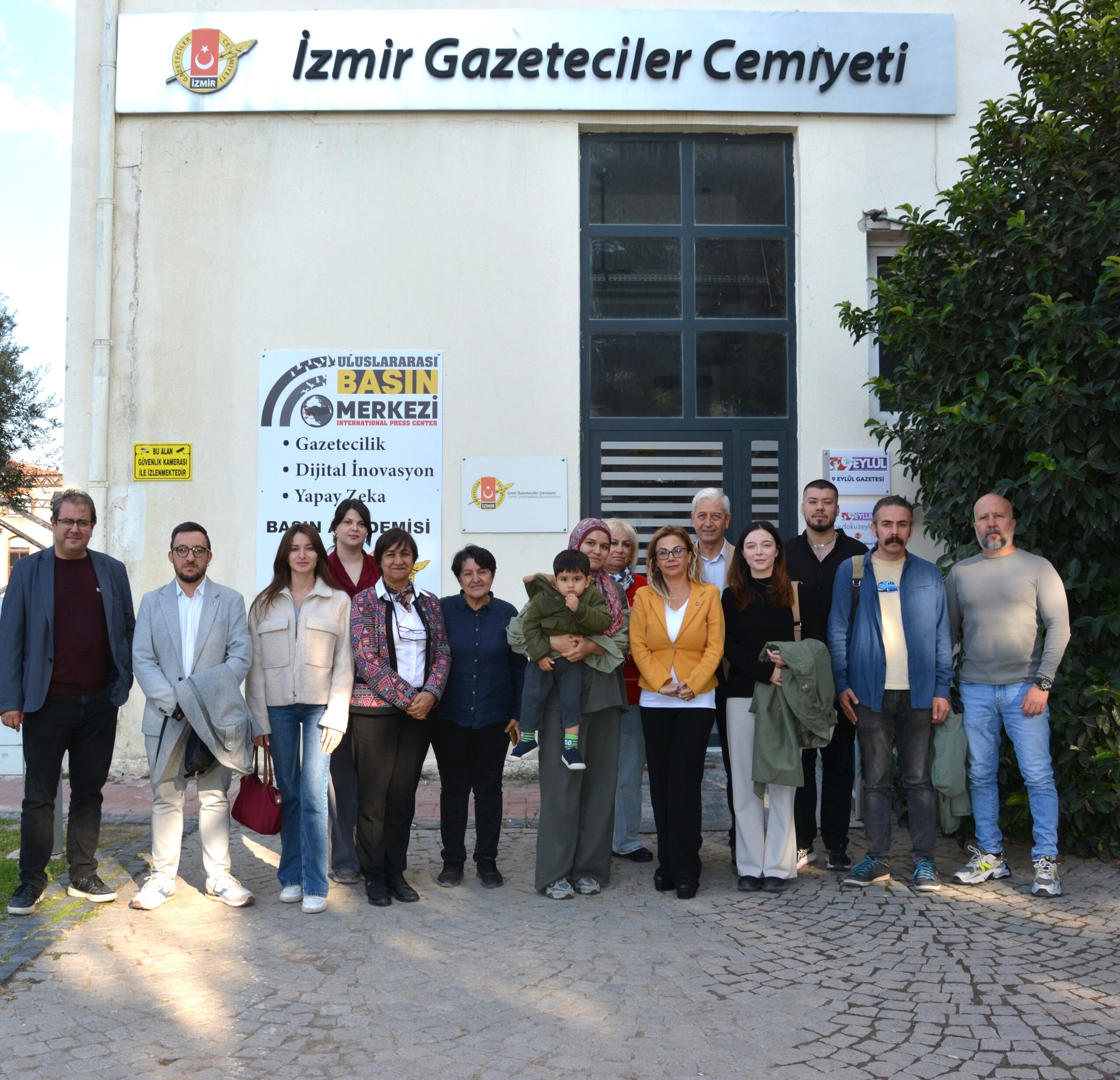 Manşetiz haber sitesinde maaş ve yemek ücretlerinin ödenmediği, ardından “devamsızlık”