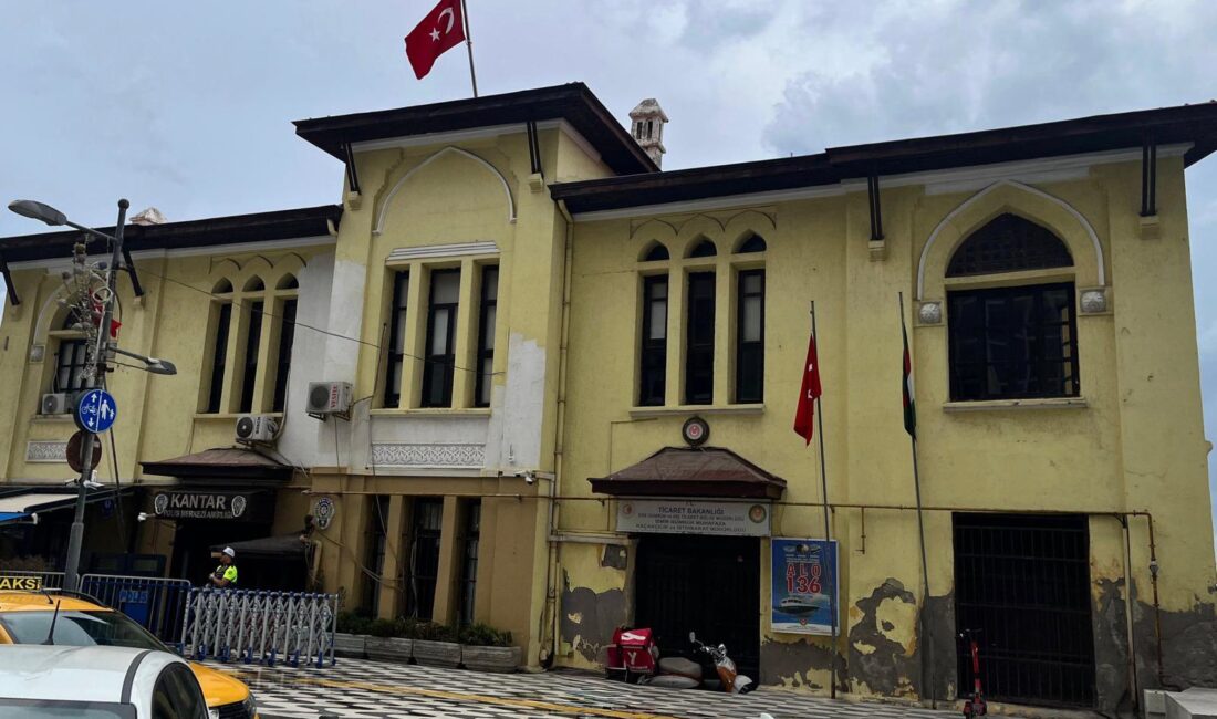 Ösen Pasaport’taki tarihi binayı TBMM’ye taşıdı: “İzmir’in hafızası bunu hak etmiyor!” YENİ Parti İzmir Milletvekili Seda Kaya Ösen, İzmir’in simge noktalarından
