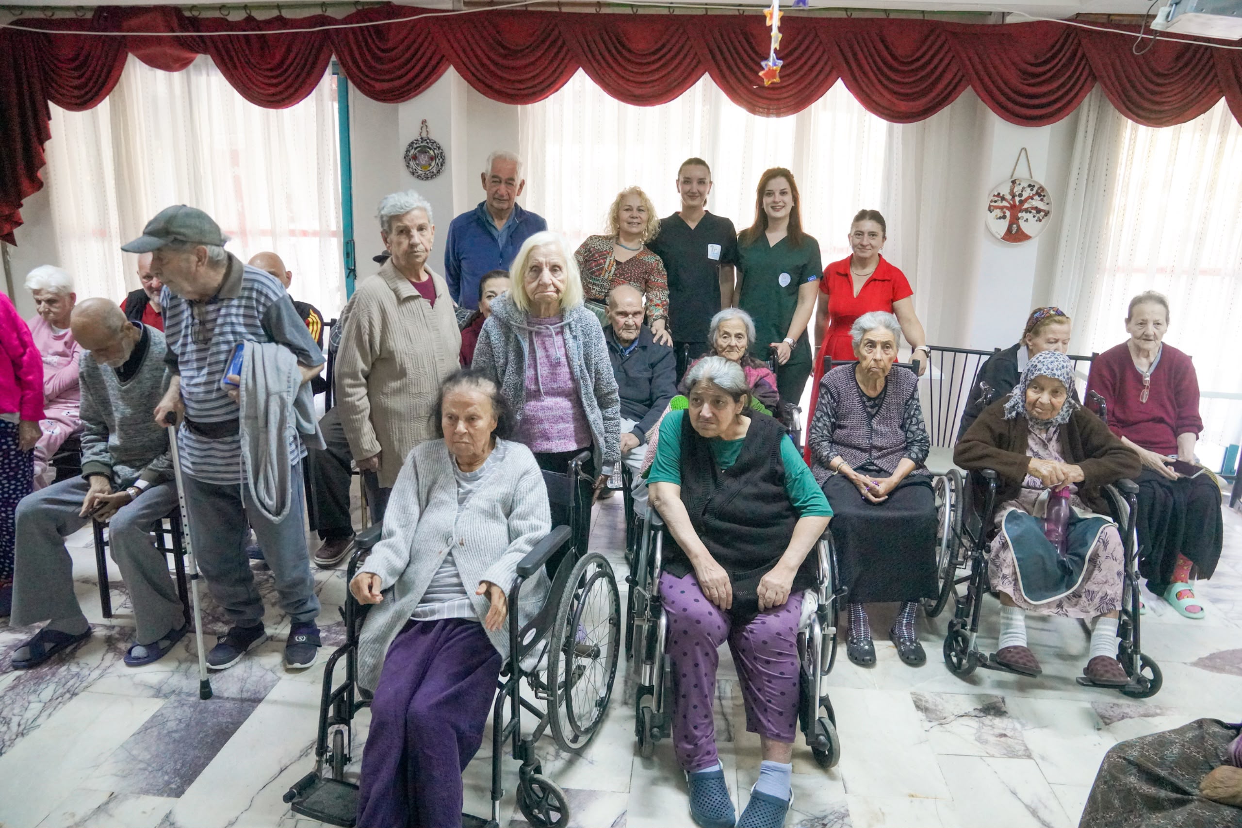 Seferihisar Belediyesi, Dünya Yaşlılar Günü etkinlikleri kapsamında Sığacık ve Ürkmez’de