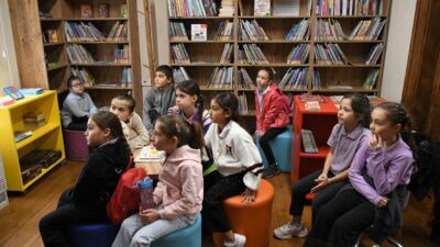 Kuşadası’ndaki Seyakmer Dijital ve Materyal Çocuk Kütüphanesi, Söke’den gelen minik
