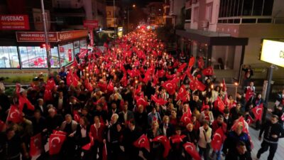 Torbalı’da 29 Ekim Cumhuriyet Bayramı, binlerce kişinin katıldığı kortej yürüyüşü