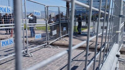 Çiğli ve Foça belediye başkanlarının AKP’ye geçmesinin ardından İzmir Büyükşehir