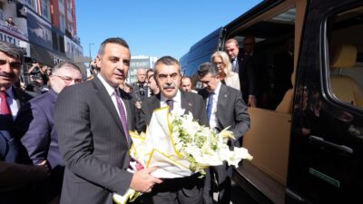 Çiğli Belediye Başkanı Onur Emrah Yıldız’ın AKP’ye geçmesinin ardından belediyeyi