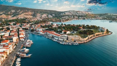 İzmir’in Foça ilçesinde belediye, Gerenköy Mahallesi’nde bulunan konut imarlı 26