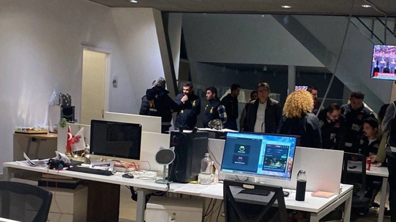 Halk TV’ye kayyum atanması ve polis operasyonuna gazetecilerden tepkiler