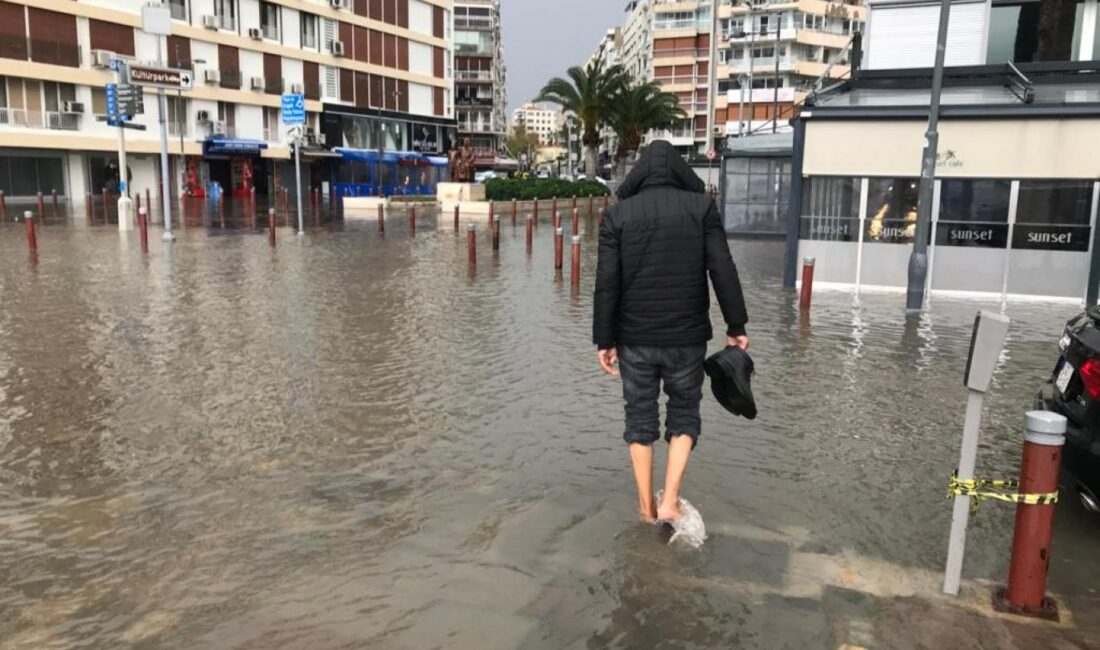 İzmir Valiliği’nden kuvvetli yağış uyarısı: Sel ve hortum riski var İzmir Valiliği, kent genelinde beklenen kuvvetli sağanak nedeniyle sel, su