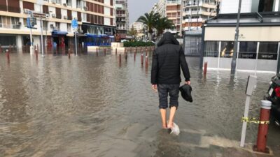 İzmir Valiliği, kent genelinde beklenen kuvvetli sağanak nedeniyle sel, su