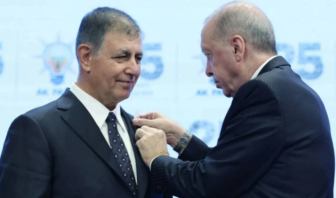 Cemil Tugay AKP’ye geçişinin arka planını anlattı: “İzmir için çok iyi olacak” İzmir Büyükşehir Belediye Başkanı Cemil Tugay, AKP’ye katılma kararının perde